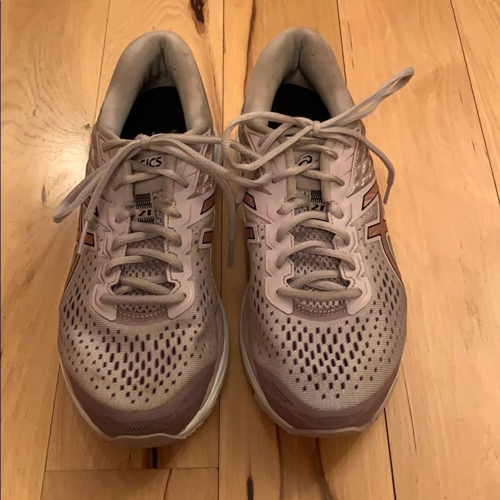 ASICS Gel Cumulus 21 running shoes. Size 9